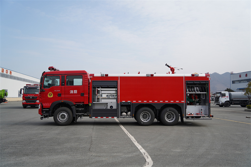 【汉成牌】重汽豪沃12吨泡沫消防车