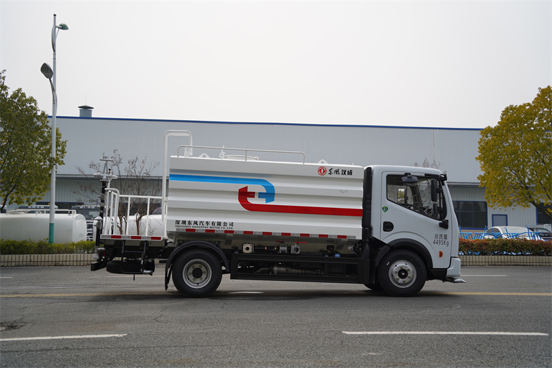 东风股份K6蓝牌洒水车 7方（燃油车）